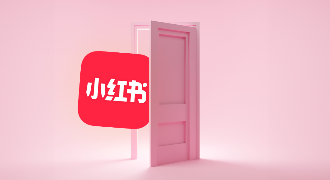 小紅書 app icon beside an open pink door